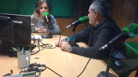 El delegado territorial en los estudios centrales de Onda Cero Pontevedra