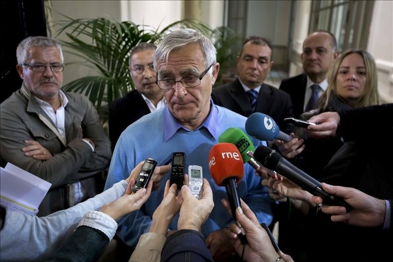 Joan Ribó aboga por las "corridas a la portuguesa" sin matar al toro Joan Ribó aboga por las "corridas a la portuguesa" sin matar al toro