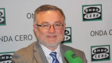 John Müller en Onda Cero El tertuliano y colaborador de Más de uno John Müller en Onda Cero