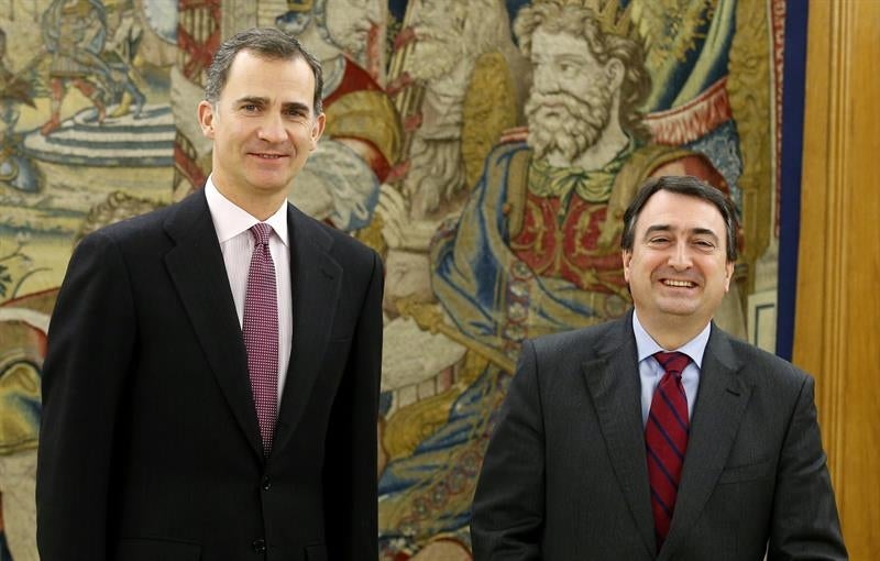 Aitor Esteban expone al Rey la posición del PNV ante los aspirantes a la investidura Aitor Esteban expone al Rey la posición del PNV ante los aspirantes a la investidura