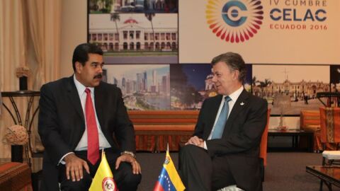 Juan Manuel Santos y Nicol&aacute;s Maduro. 