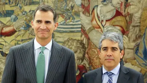 El Rey Felipe VI junto al portavoz de Democràcia i Llibertat, Francesc Homs El Rey Felipe VI junto al portavoz de Democràcia i Llibertat, Francesc Homs
