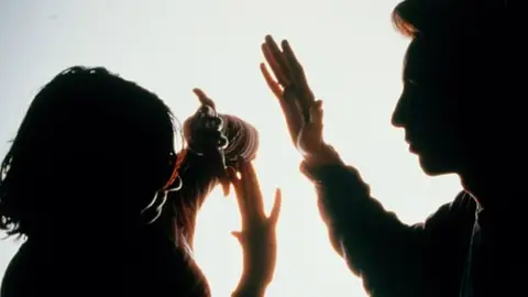 Imagen que recrea una agresión contra una mujer Imagen que recrea una agresión contra una mujer