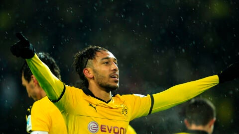 Aubameyang celebra un tanto frente al Ingolstadt