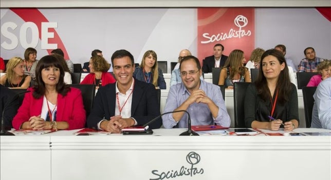 La criba mediática. "Según 'El País', el acuerdo con Rivera resucita la división en las filas del PSOE" La criba mediática. "Según 'El País', el acuerdo con Rivera resucita la división en las filas del PSOE"