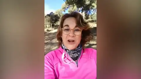 Frame 0.0 de: Mila pasea por la montaña de Collserola Frame 0.0 de: Mila pasea por la montaña de Collserola