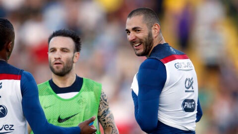 Benzema y Valbuena en una concentraci&oacute;n de la selecci&oacute;n francesa
