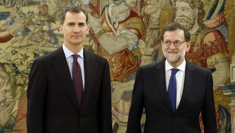 El Rey Felipe VI recibe al presidente del Gobierno en funciones, Mariano Rajoy