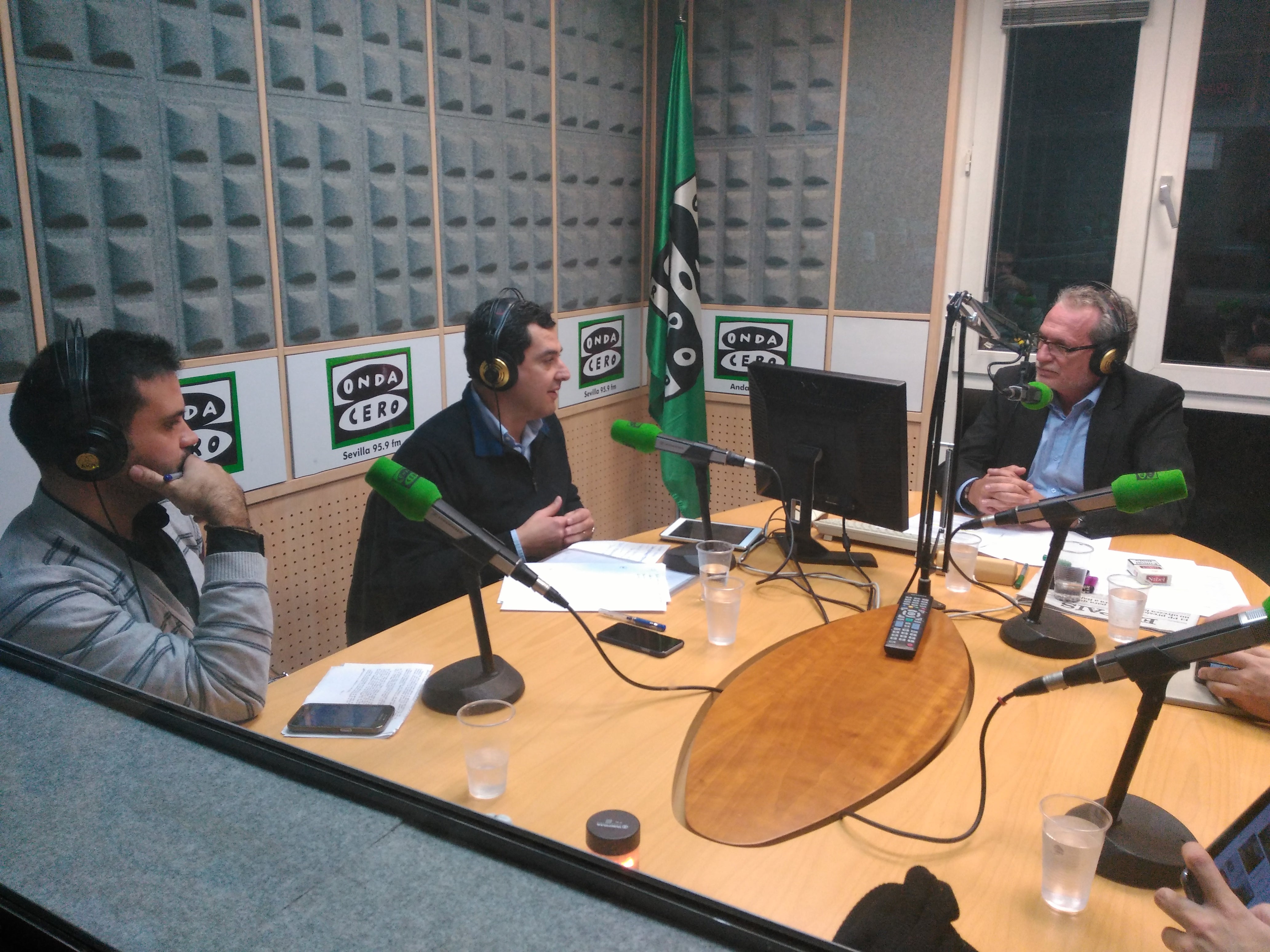 Aquí en la Onda (La tertulia) / 01 de Febrero de 2016. Aquí en la Onda (La tertulia) / 01 de Febrero de 2016.