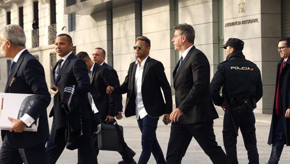 Neymar y su padre llegan a la Audiencia Nacional