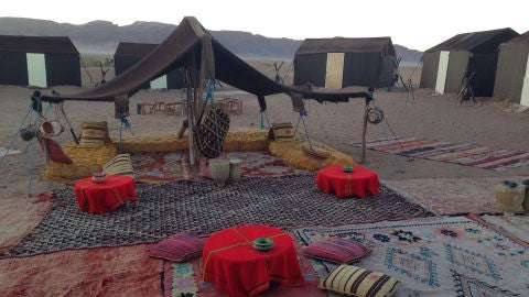 Imagen de las khaimas de Zagora, en las dunas, en el desierto del S&aacute;hara