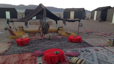 Las khaimas de Zagora, en las dunas Imagen de las khaimas de Zagora, en las dunas, en el desierto del Sáhara