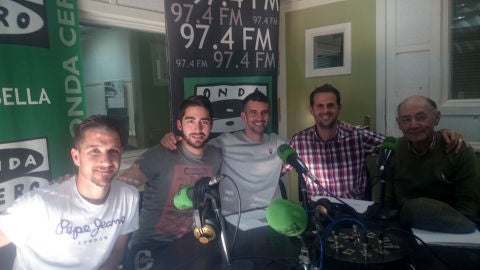 Santi en la radio