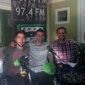 Santi en la radio