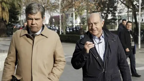 A la derecha, el exportavoz del PP en el Ayuntamiento de Valencia, Alfonso Novo A la derecha, el exportavoz del PP en el Ayuntamiento de Valencia, Alfonso Novo