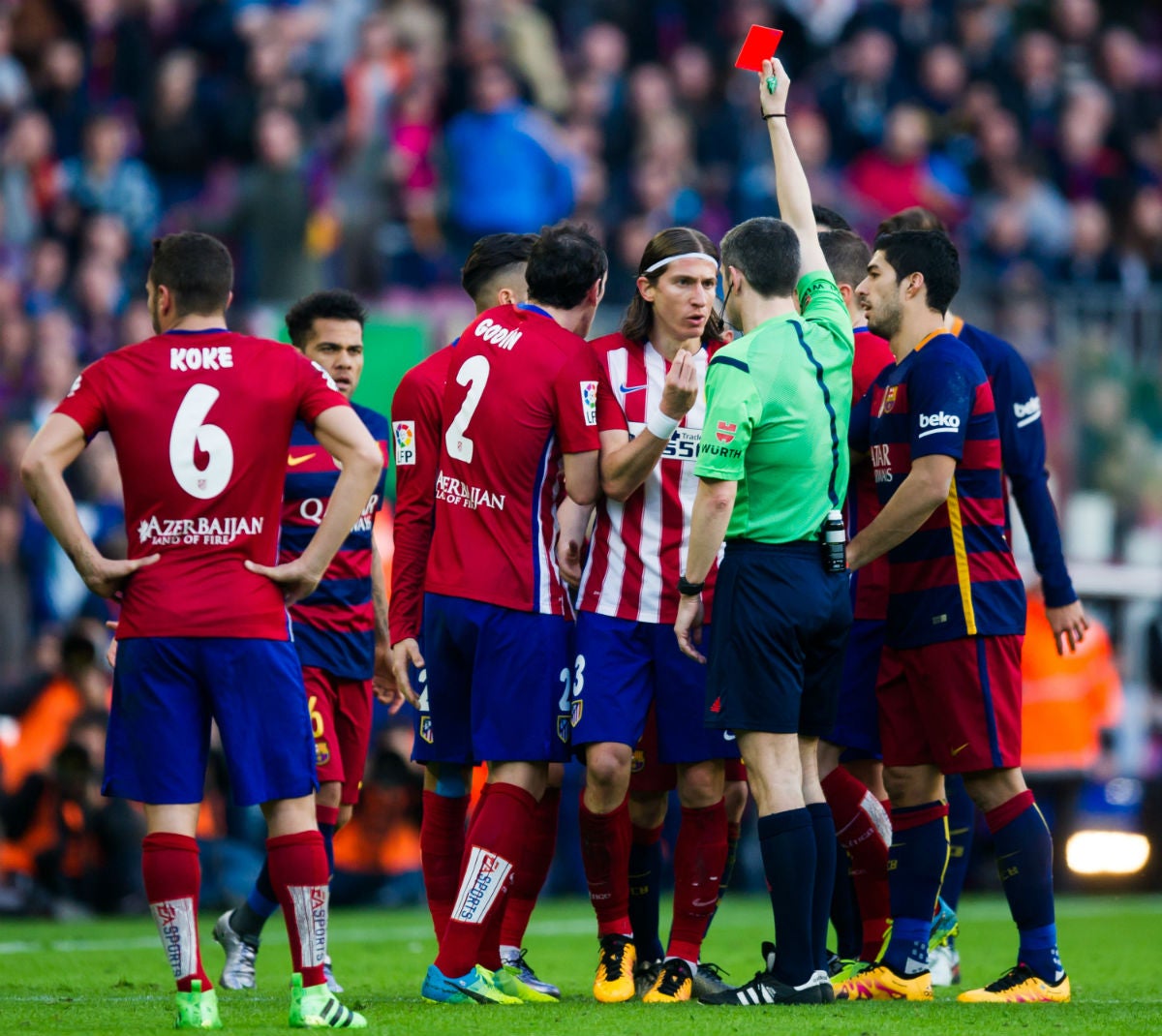 Tres partidos de sanción para Filipe Luis por su entrada a Messi Tres partidos de sanción para Filipe Luis por su entrada a Messi
