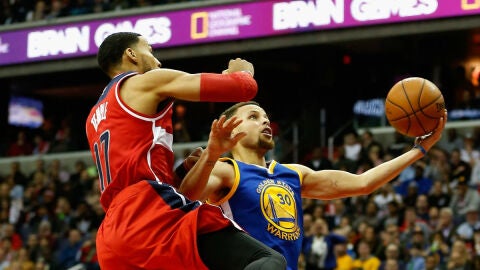 Stephen Curry, en acci&oacute;n ante los Wizards