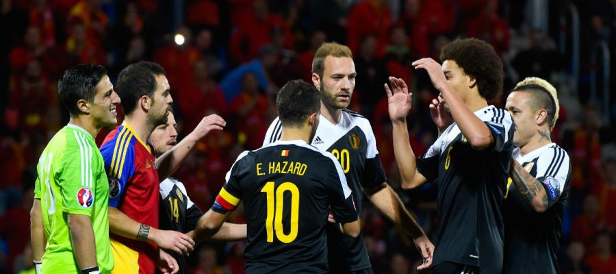 Hazard celebra un triunfo de Bélgica con sus compañeros Hazard celebra un triunfo de Bélgica con sus compañeros