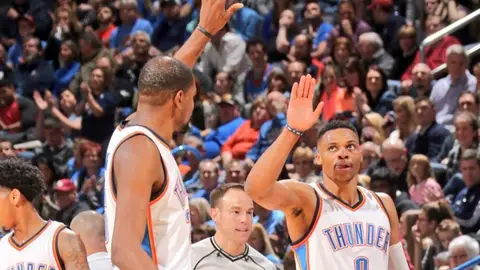 Durant y Westbrook celebran una canasta ante Orlando Durant y Westbrook celebran una canasta ante Orlando