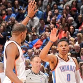 Durant y Westbrook celebran una canasta ante Orlando Durant y Westbrook celebran una canasta ante Orlando