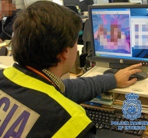 Policía Nacional registrando archivos informáticos y ordenadores Policía Nacional registrando archivos informáticos y ordenadores