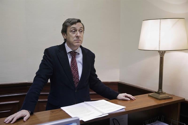 El PP acusa a Patxi López de actuar al servicio de los intereses de Pedro Sánchez El PP acusa a Patxi López de actuar al servicio de los intereses de Pedro Sánchez
