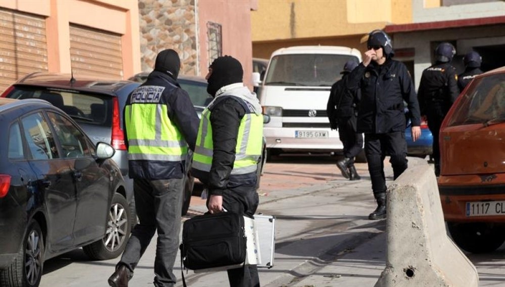 La Policía continúa los registros tras las cuatro detenciones en Ceuta y Marruecos por terrorismo yihadista