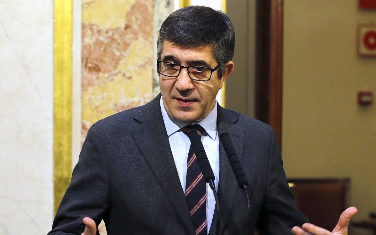 El Rey convoca una nueva ronda de consultas con los partidos políticos los días 25 y 26 de abril El Rey convoca una nueva ronda de consultas con los partidos políticos los días 25 y 26 de abril
