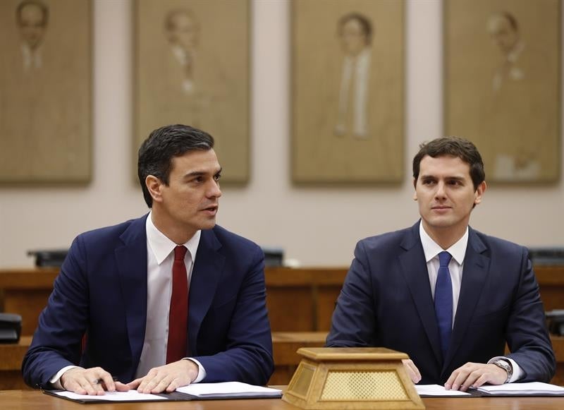 El PP niega que Rajoy ofreciera vicepresidencias a Sánchez y a Rivera El PP niega que Rajoy ofreciera vicepresidencias a Sánchez y a Rivera