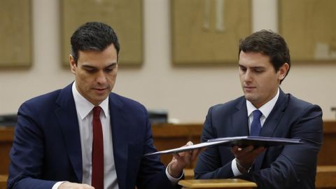 El l&iacute;der socialista, Pedro S&aacute;nchez, y el de Ciudadanos, Albert Rivera