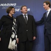 El ministro austriaco de Exteriores, Sebastian Kurz, y la ministra austriaca del Interior, Johanna Mikl-Leitner, con el ministro de Exteriores esloveno, Karl Erjavec