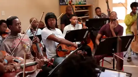 La orquesta Buskaid de Soweto. La orquesta Buskaid de Soweto.