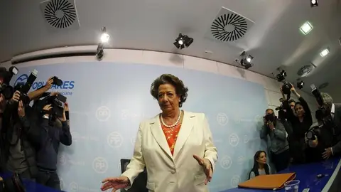 La exalcaldesa de Valencia, Rita Barberá, antes de comparecer en rueda de prensa La exalcaldesa de Valencia, Rita Barberá, antes de comparecer en rueda de prensa