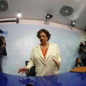 La exalcaldesa de Valencia, Rita Barberá, antes de comparecer en rueda de prensa