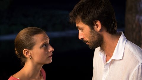 Hugo Silva y Michelle Jenner en 'Tenemos que hablar'