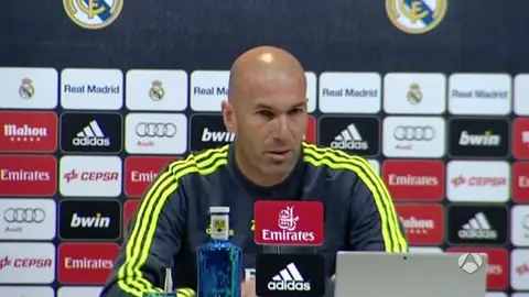Zinedine Zidane en rueda de prensa Zinedine Zidane en rueda de prensa