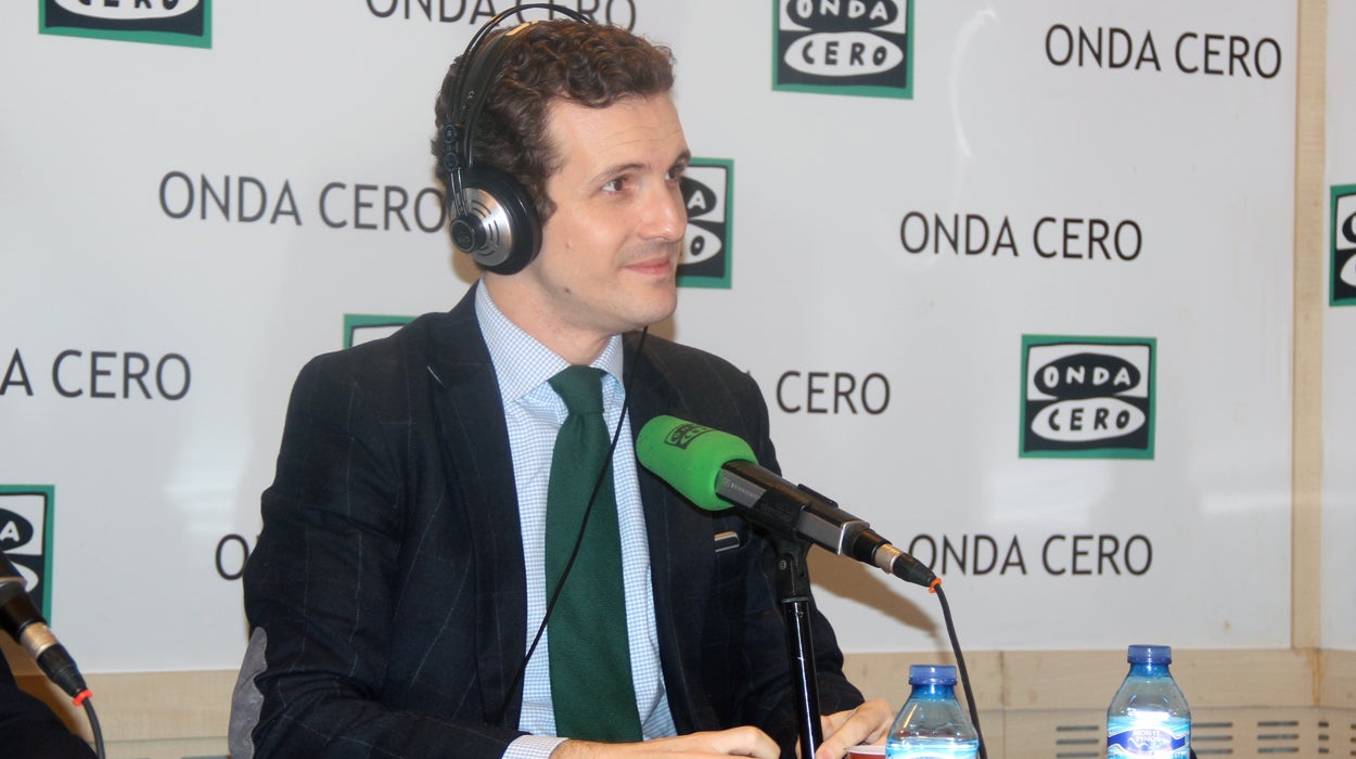 Pablo Casado: "Mientras Sánchez apelaba al diálogo, mantiene un muro con el partido que ha ganado las elecciones" Pablo Casado: "Mientras Sánchez apelaba al diálogo, mantiene un muro con el partido que ha ganado las elecciones"
