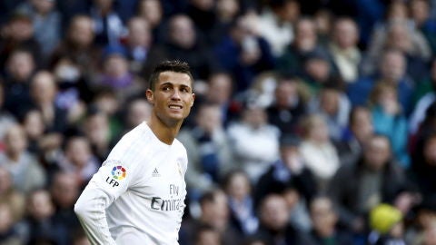 Cristiano Ronaldo lamenta una ocasi&oacute;n fallada ante el Atl&eacute;tico