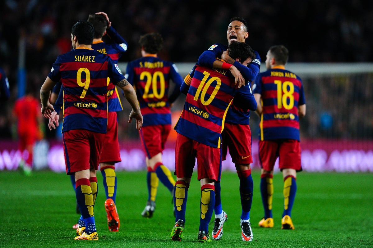 El Barcelona derrota a un buen Sevilla y mantiene la distancia con el Atlético El Barcelona derrota a un buen Sevilla y mantiene la distancia con el Atlético