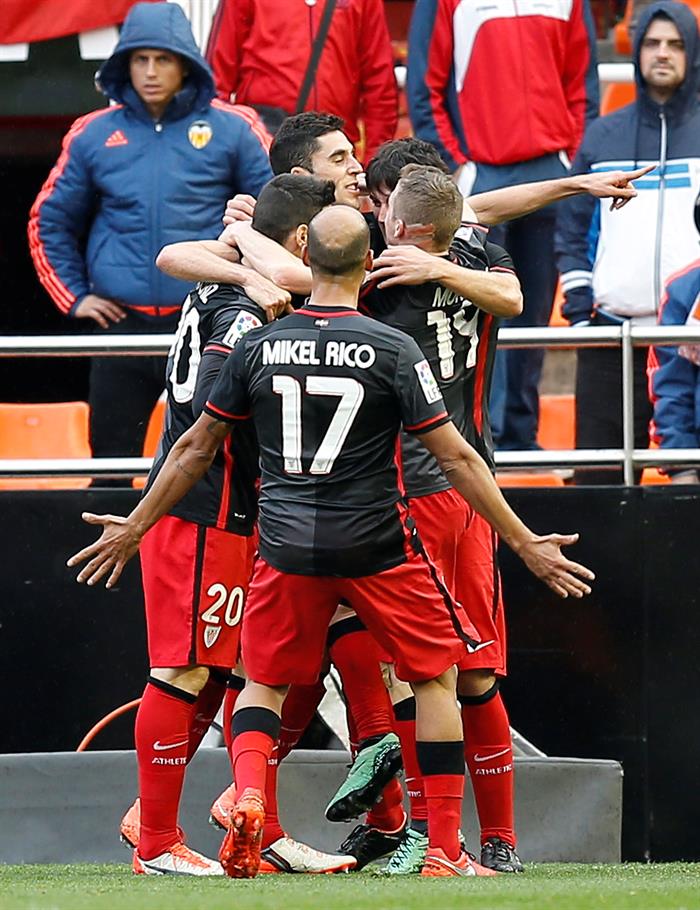Valencia 0 - 3 Athletic. El Athletic anota tres goles en siete minutos Valencia 0 - 3 Athletic. El Athletic anota tres goles en siete minutos