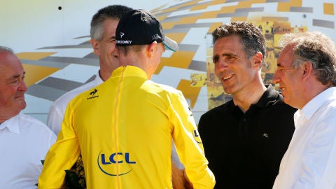 Indurain saluda a Froome en el pasado Tour de Francia