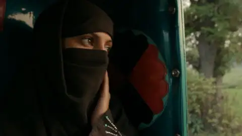 Saba Qaiser, la joven paquistaní. Saba Qaiser, la joven paquistaní.