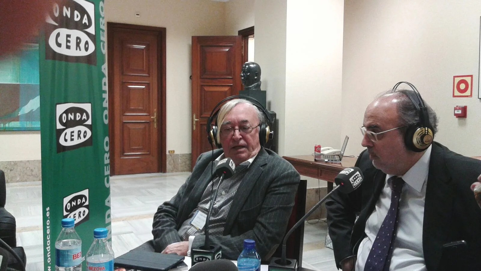 José Oneto Durante la tertulia en Más de uno en el congreso