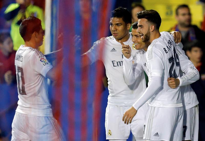 El Real Madrid suda para ganar a un peleón Levante El Real Madrid suda para ganar a un peleón Levante