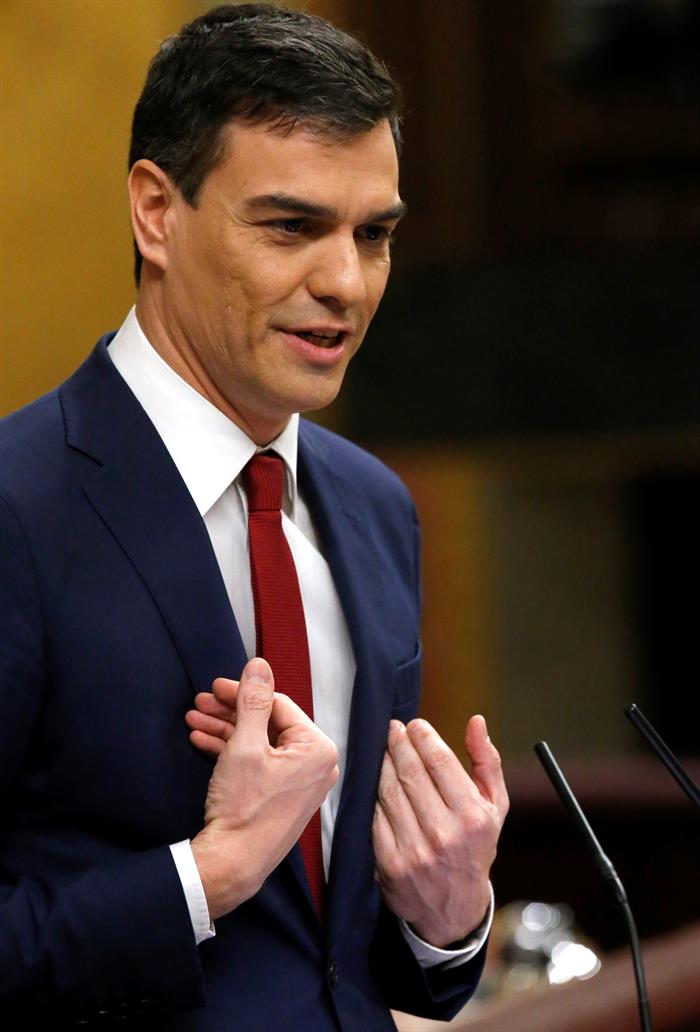Pedro Sánchez exige a Rajoy que rechace en la UE el acuerdo de los refugiados Pedro Sánchez exige a Rajoy que rechace en la UE el acuerdo de los refugiados