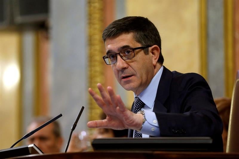 El duro debate obliga a Patxi López a cortar en seco los turnos de alusiones El duro debate obliga a Patxi López a cortar en seco los turnos de alusiones