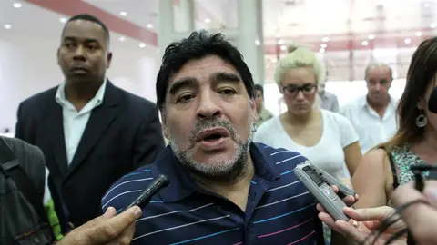 Maradona hablando para la prensa Maradona hablando para la prensa