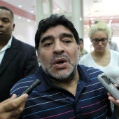 Maradona hablando para la prensa