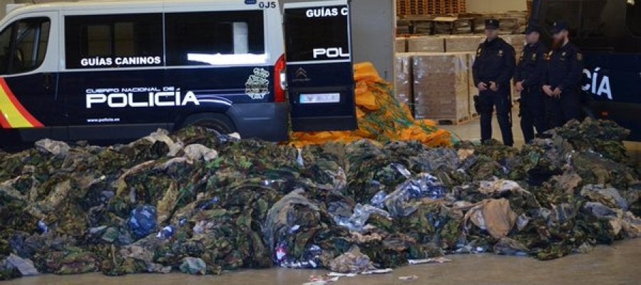 Policía interviene 20.000 uniforme para DAESH Policía interviene 20.000 uniforme para DAESH