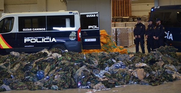 Intervenidos 20.000 uniformes y complementos militares para los yihadistas Intervenidos 20.000 uniformes y complementos militares para los yihadistas